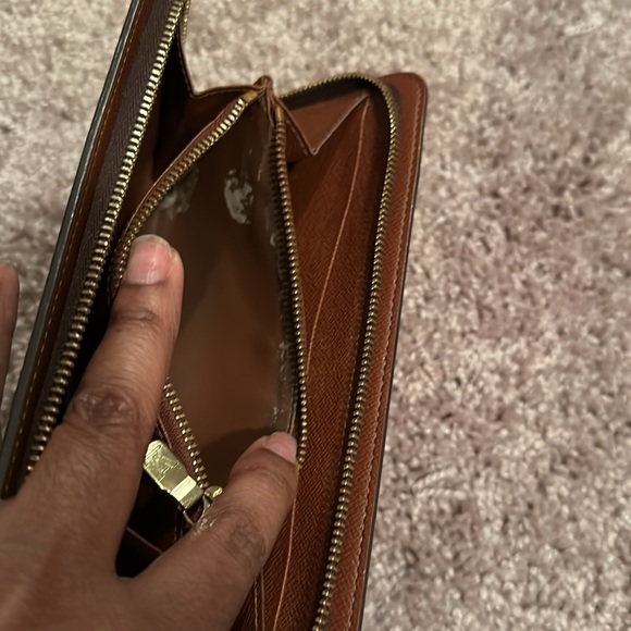 Louis Vuitton Zipper Wallet - Picture 6 of 11